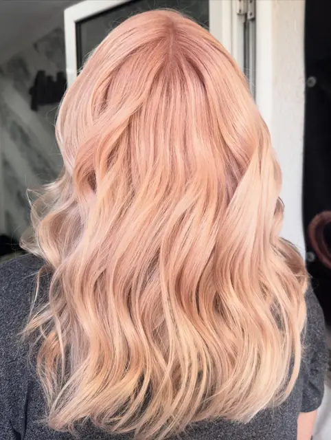Păr roz / strawberry blond