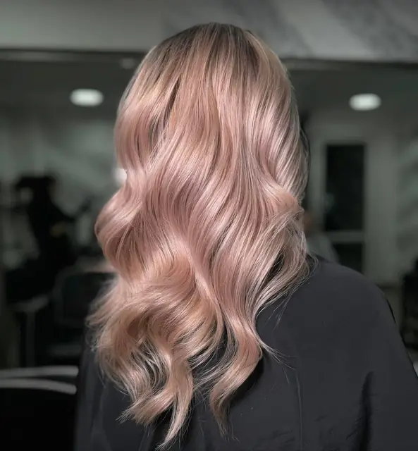 Păr roz / strawberry blond