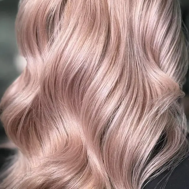 Păr roz / strawberry blond