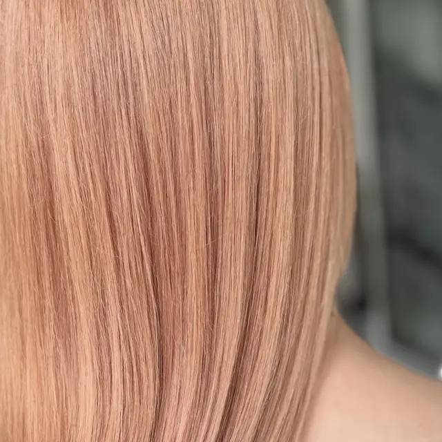 Păr roz / strawberry blond