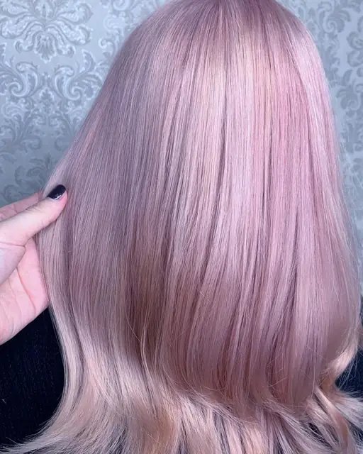 Păr roz / strawberry blond